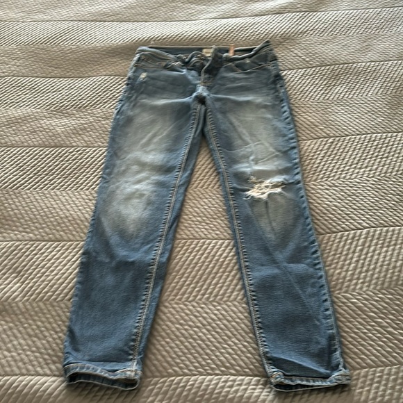 Woman’s sneak peek skinny jeans - Picture 1 of 6